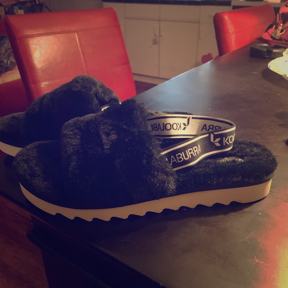 NWOT Koolaburra made by Uggs fur slides size 5